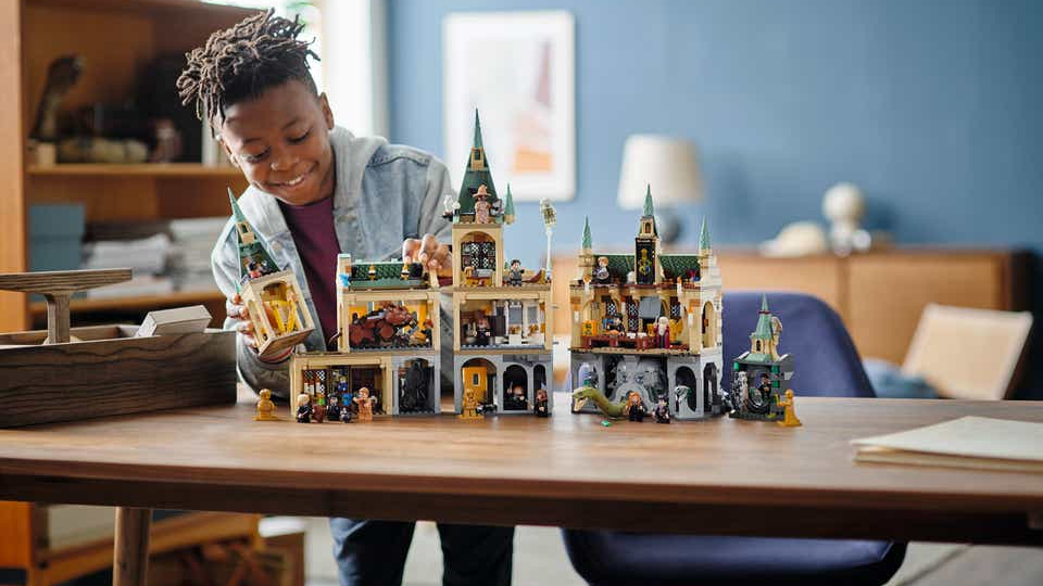 LEGO celebra 20 anos de LEGO Harry Potter com set 'português